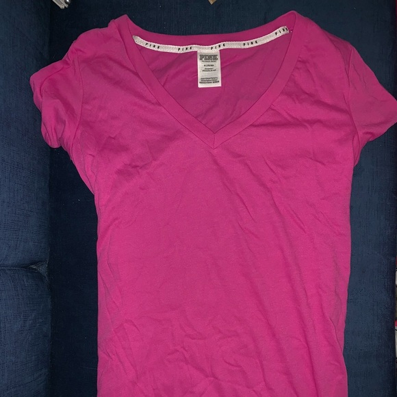 Brand new vs/pink everyday tee - Picture 2 of 2